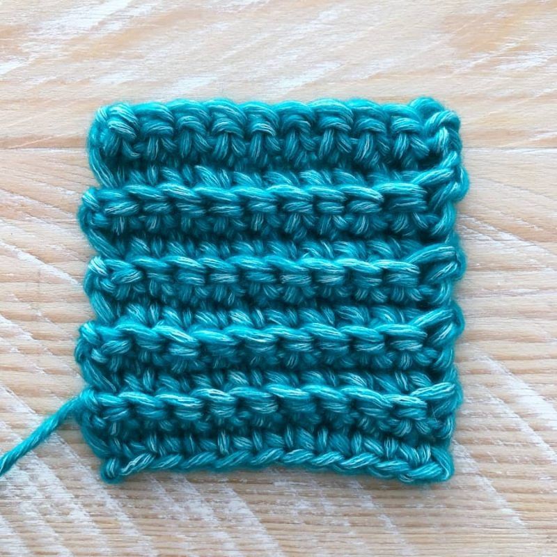 muestra elástico a crochet punto bajo hebra trasera